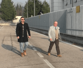 Pesaro - Affidopoli, Santini alla sede della Finanza per l’interrogatorio: "Pronto a rispondere ai pm"